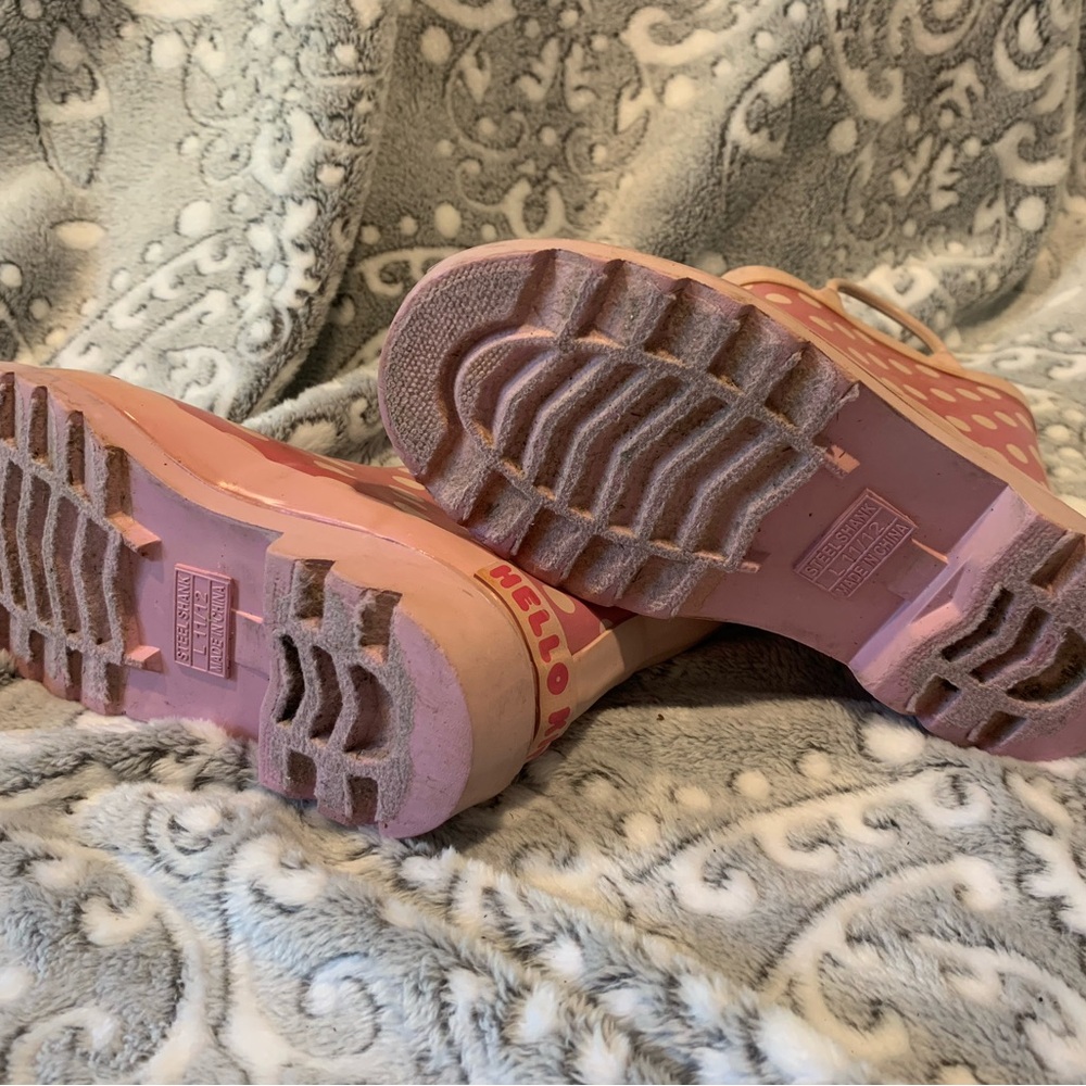 Hello Kitty Rain Boots L 11-12 Used - Picture 6 of 7